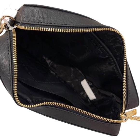 Michael Kors Black Leather Jet Set Item 
E W Zip Crossbody Bag Gold Hardware - Picture 7 of 10